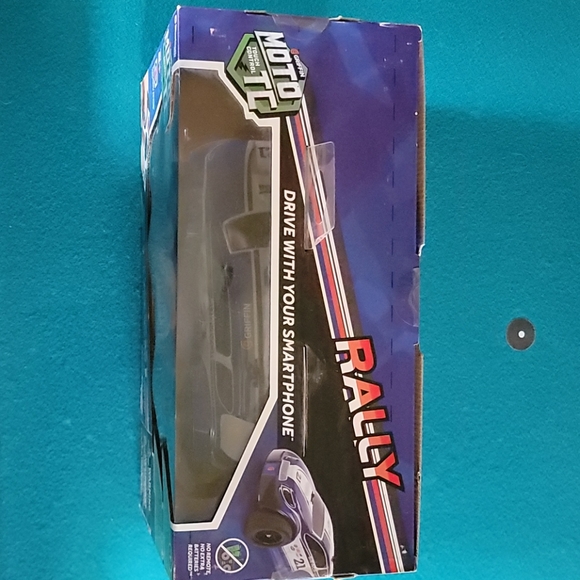 NWT iOS Smartphone controlled Rally Car - Picture 8 of 12